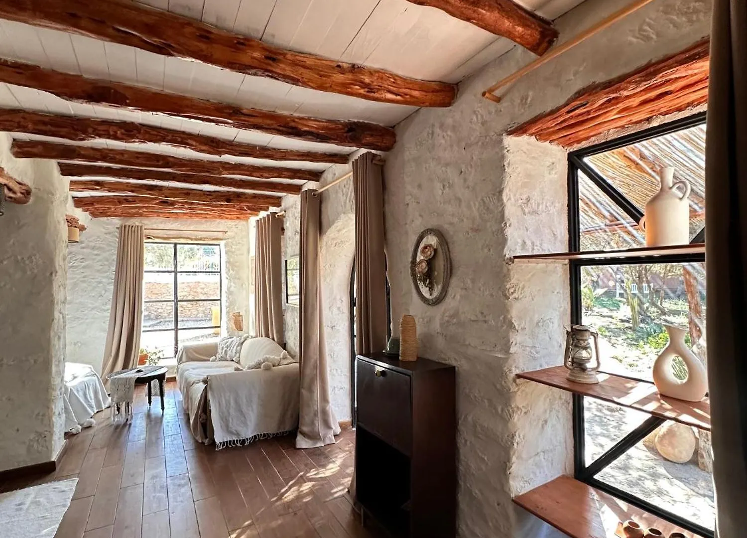 Atlantis 12, Maison D'Hotes Et D'Art Εσαουίρα Πανσιόν